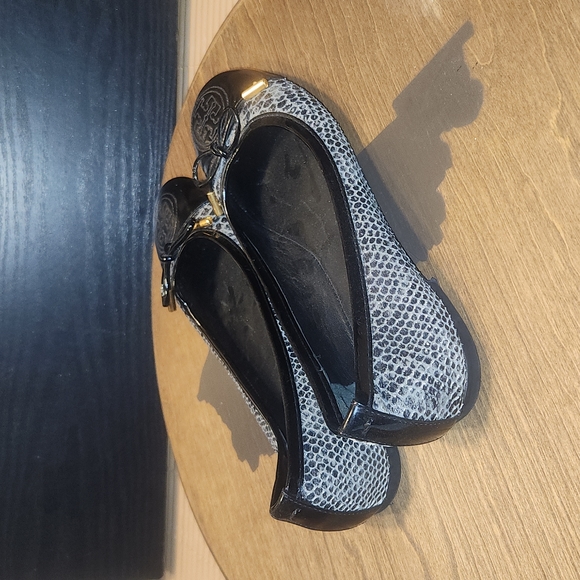 SOLD Tory Burch Flats size 7.5 - Picture 4 of 15